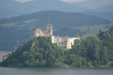 Czorsztyn%2C+zamek+w+Pieninach+nad+Dunajcem. #Czorsztyn