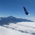 Tak wygląda wulkan Teide z samolotu. Reszta wyspy jest oczywiście pod chmurami.
