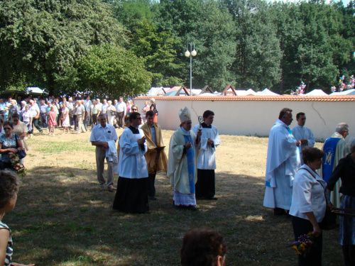 Procesja z Klasztoru do polowego ołtarza #KlasztorRytwiany