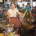 W fabryce jedwabiu - gąsienice giną w męczarniach ugotowane żywcem a z ich kokonów robi się nitki #tajlandia #azja #ChaingMai #jedwab
