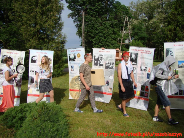 Głośno o Miłoszu- to kolejny projekt międzyprzedmiotowy pozwalający na korelacje treści wiedzy o kulturze, historii i języka polskiego. Inspiracją do jego powstania była wystawa "Miłosz: miejca, ludzie, wiersze" udostępniona