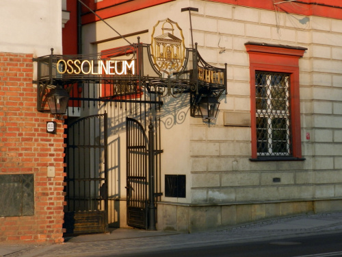 Wrocław - OSSOLINEUM - Wejście pn., od strony Odry, od ul. Grodzkiej