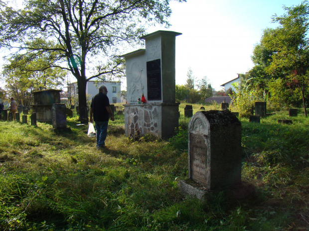 Cmentarne zadumanie #JudeStaszów