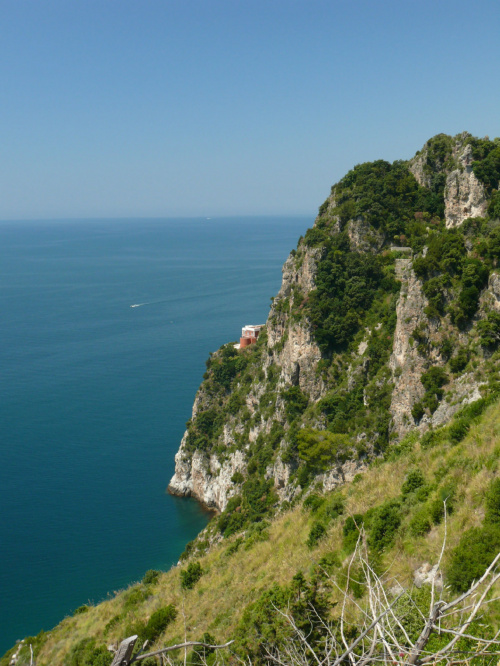 Urwiste klify, a w połowie wysokości droga :) #Campania #Neapol #Włochy #WybrzeżeAmalfii