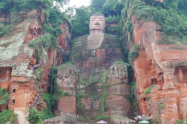 Widok na Buddę ze statku, za mrówkę przy nim nie robiliśmy #Chiny