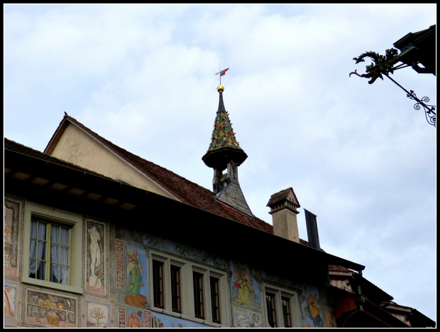 Stein am Rhein-piekne freski,dzwonnica.ale maja tez urokliwe kominy. #architektura