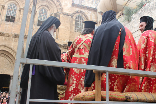 Ceremonia obmywania nóg - przed Bazyliką Grobu Pańskiego #Izrael #Jerozolima