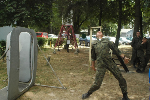 Szkolenie spadochronowe i skoki uczniów Zespołu Szkół im. Kajetana hr. Kickiego w Sobieszynie